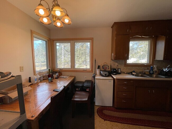 Foto del edificio - AVAILABLE JUNE - Nice 5 Bed 2 Bath Near Campus w/ OSP & Huge Yard