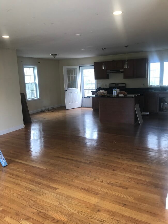 Building Photo - 15 Corcoran St