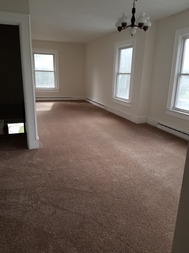 living room / dining room - 1645 Sanderson Ave