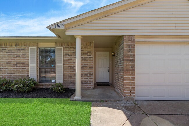 Foto del edificio - 17615 Autumn Hills Dr