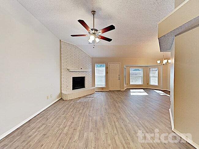 Foto del edificio - 2851 Linden Ln