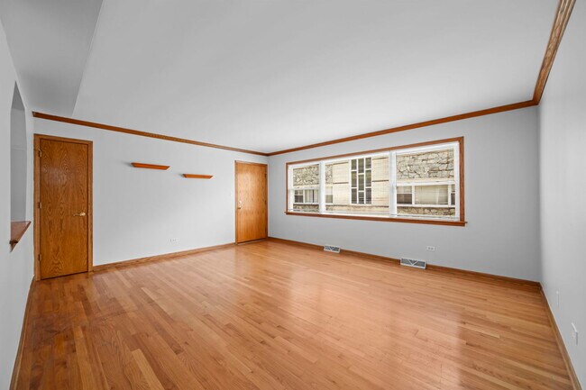 Foto del edificio - 8610 W Summerdale Ave