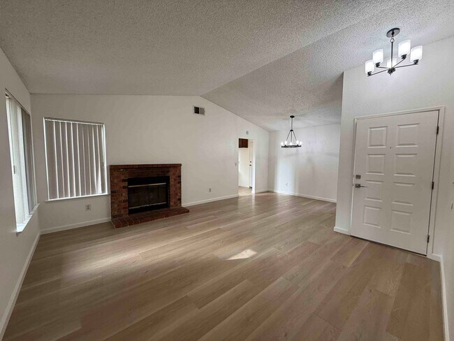 Foto del edificio - Great Natomas 3 Bedroom on Large Court