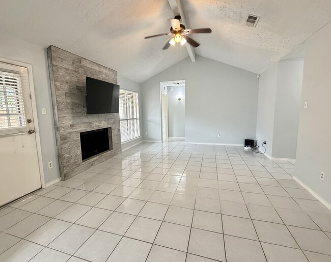 Building Photo - 13715 Flagstone Dr