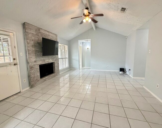 Foto del edificio - 13715 Flagstone Dr
