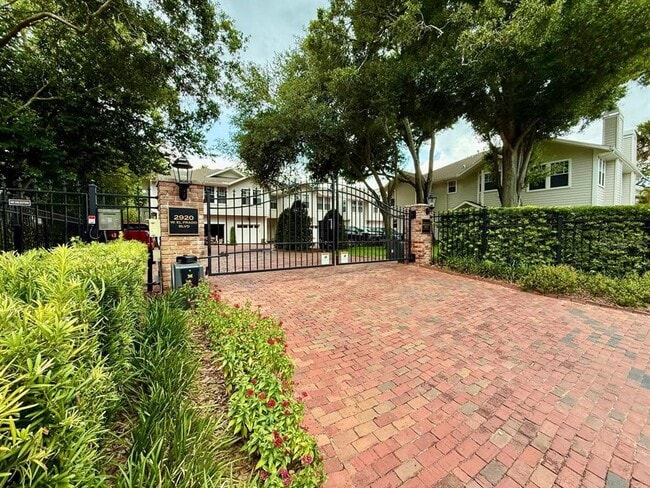 Building Photo - 2920 W El Prado Blvd