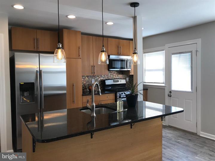 Foto principal - 1003 E Lake Avenue