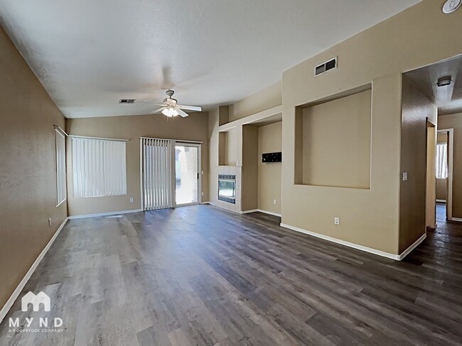 Building Photo - 685 E Cantebria Dr