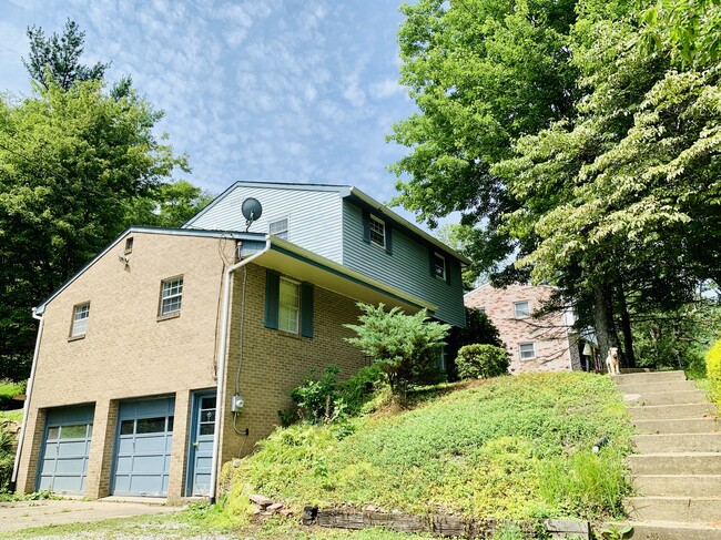 Side view - 9870 Bellcrest Rd