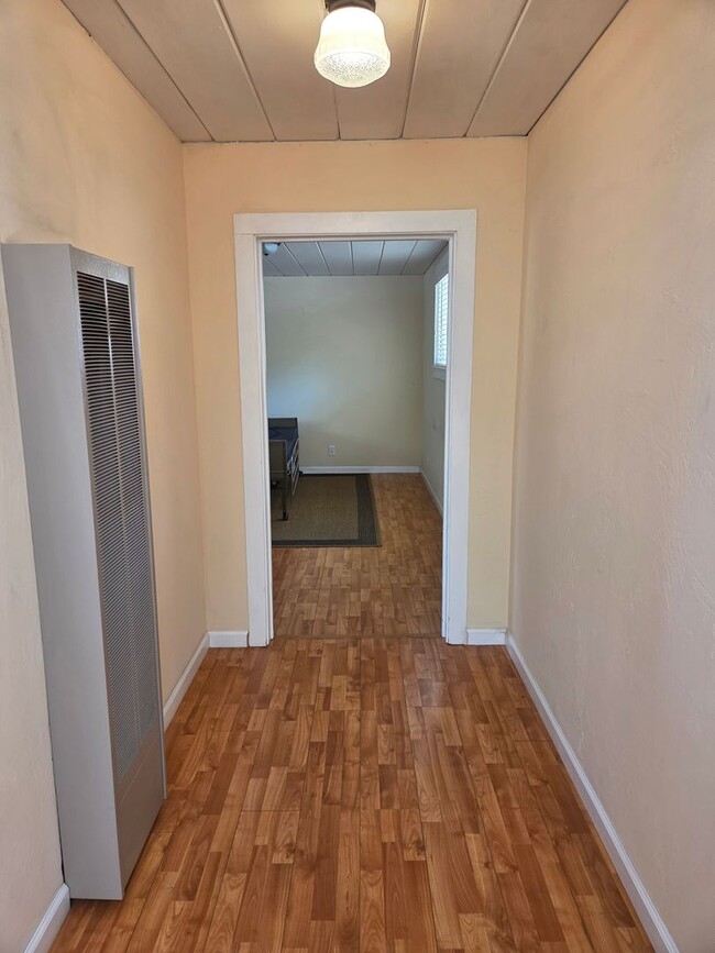 Building Photo - Spacious 1-Bedroom Apartment in Soulsbyvil...
