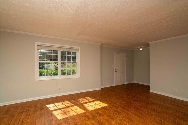 Foto del edificio - 390 N River Pkwy