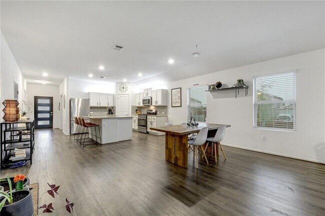 Foto del edificio - 15400 Summer Ray Dr