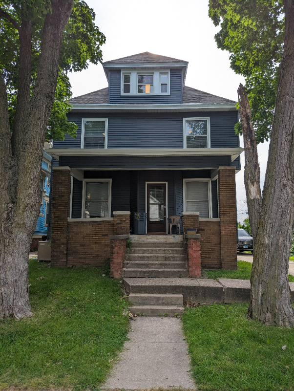 Foto principal - 1018 N Elmwood Ave