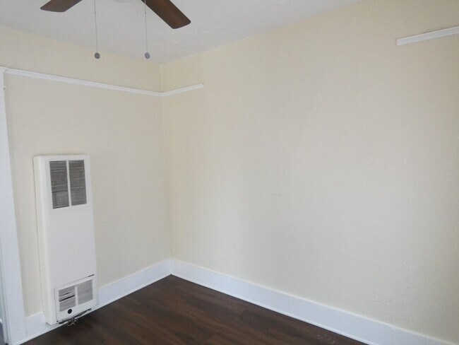 Building Photo - 1557 Pine Ave