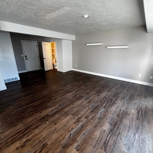 Building Photo - 2297 Hawthorne St