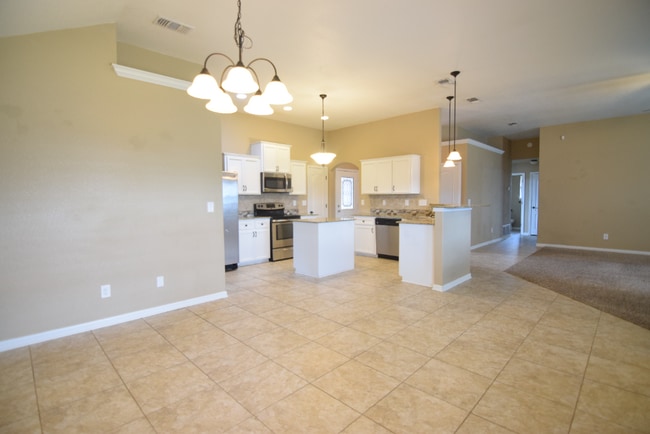 Building Photo - 204 W Little Dipper Dr