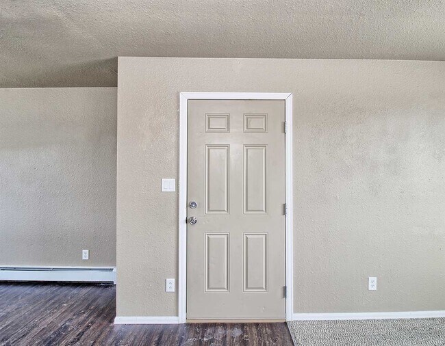 Building Photo - 3299 Lombardy Ln