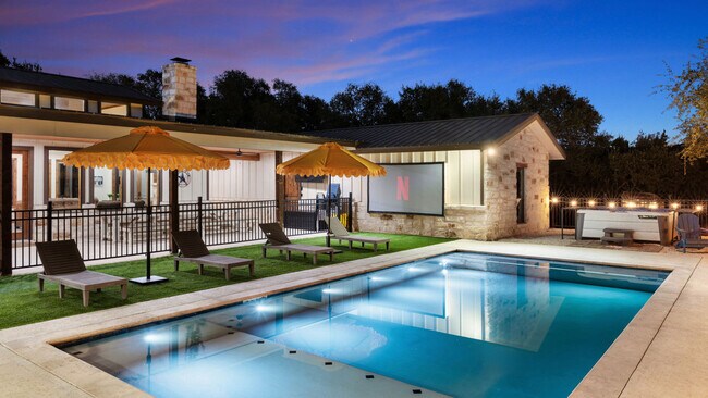 Building Photo - 1802 Mountain Vly Dr