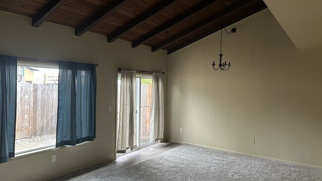 Foto del edificio - 2123 NW Watters St