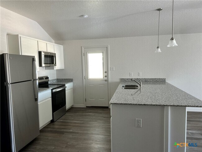 Building Photo - 113 Dolphin Dr