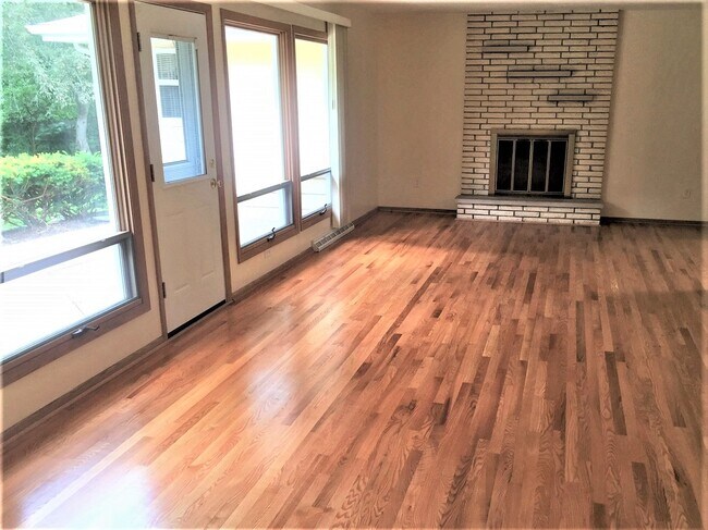 Foto del edificio - 5806 Tolman Terrace