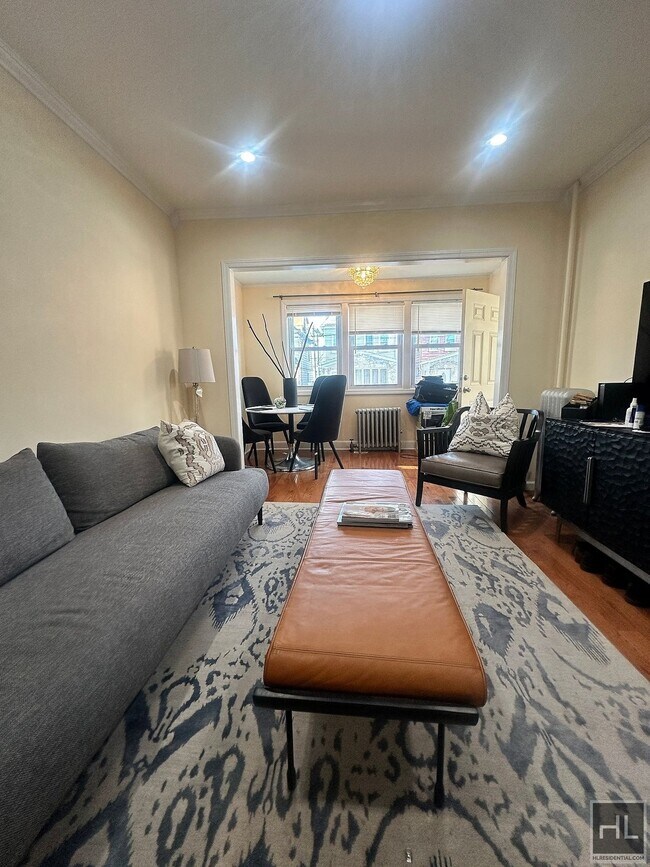 Building Photo - 2 Bed/ 1 Bath Jamaica NY