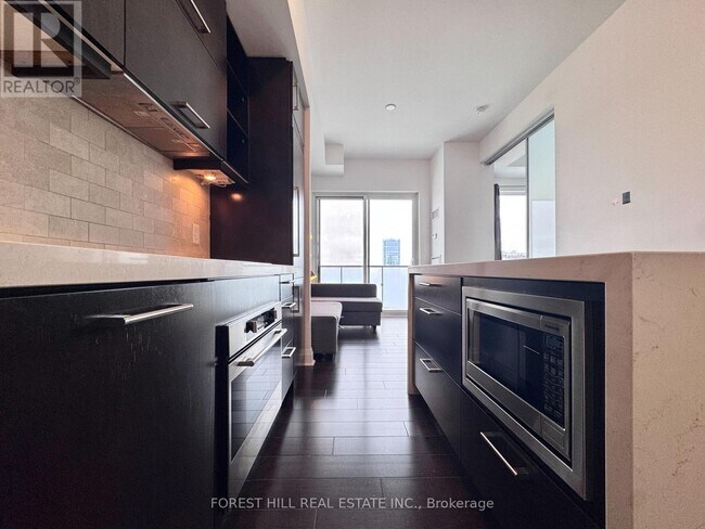 Photo du bâtiment - 1080 Bay St.