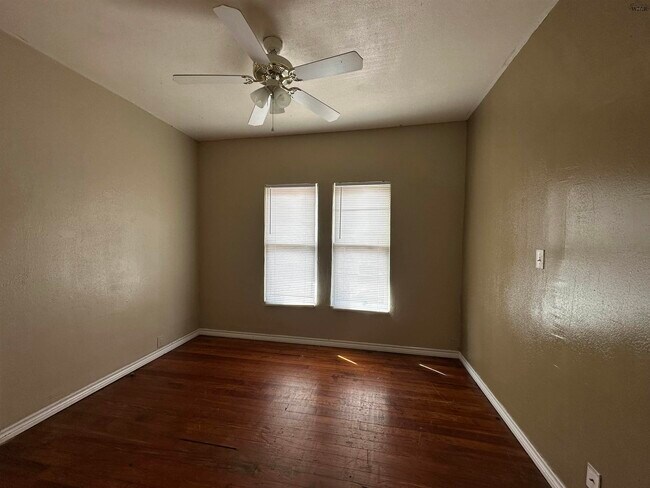 Building Photo - 2012 Monroe St