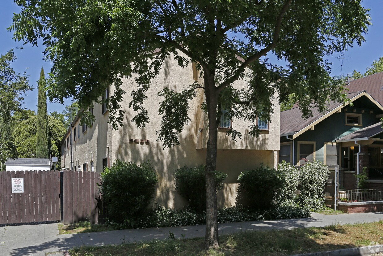 Building Photo - 2309 G St