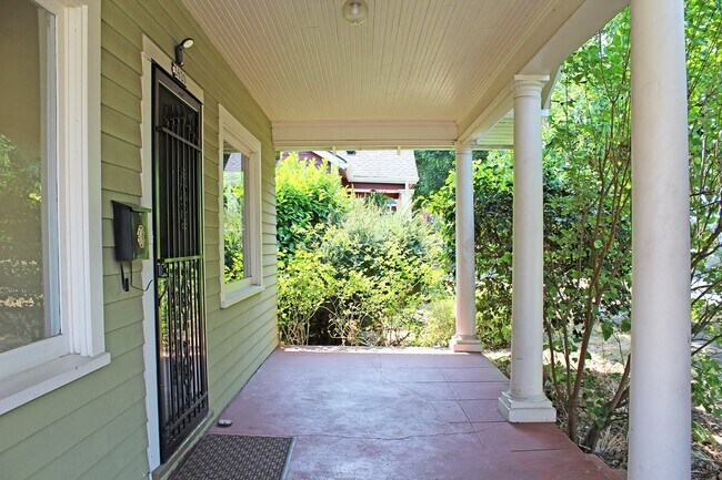 Building Photo - Delightful Rose City 2+ Bed Bungalow with ...