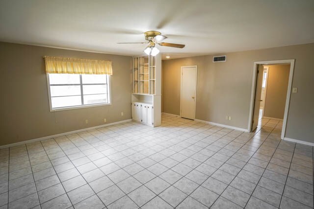 Building Photo - 204 Manor Dr