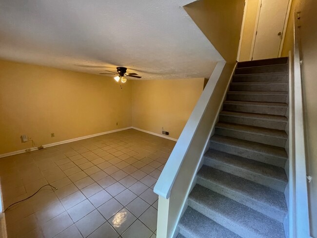 Sala de estar - 597 Jackson Park Ln