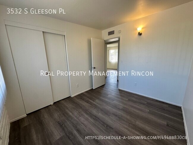 Building Photo - Affordable Eastside living 3bed/2 ba townhome