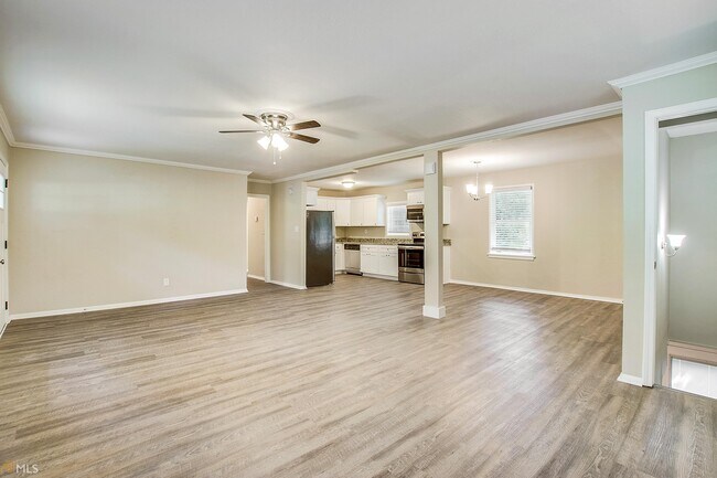 Building Photo - 3122 Latona Dr SW