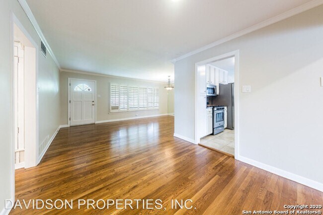 Foto del edificio - 4 br, 2 bath House - 547 Robinhood Pl