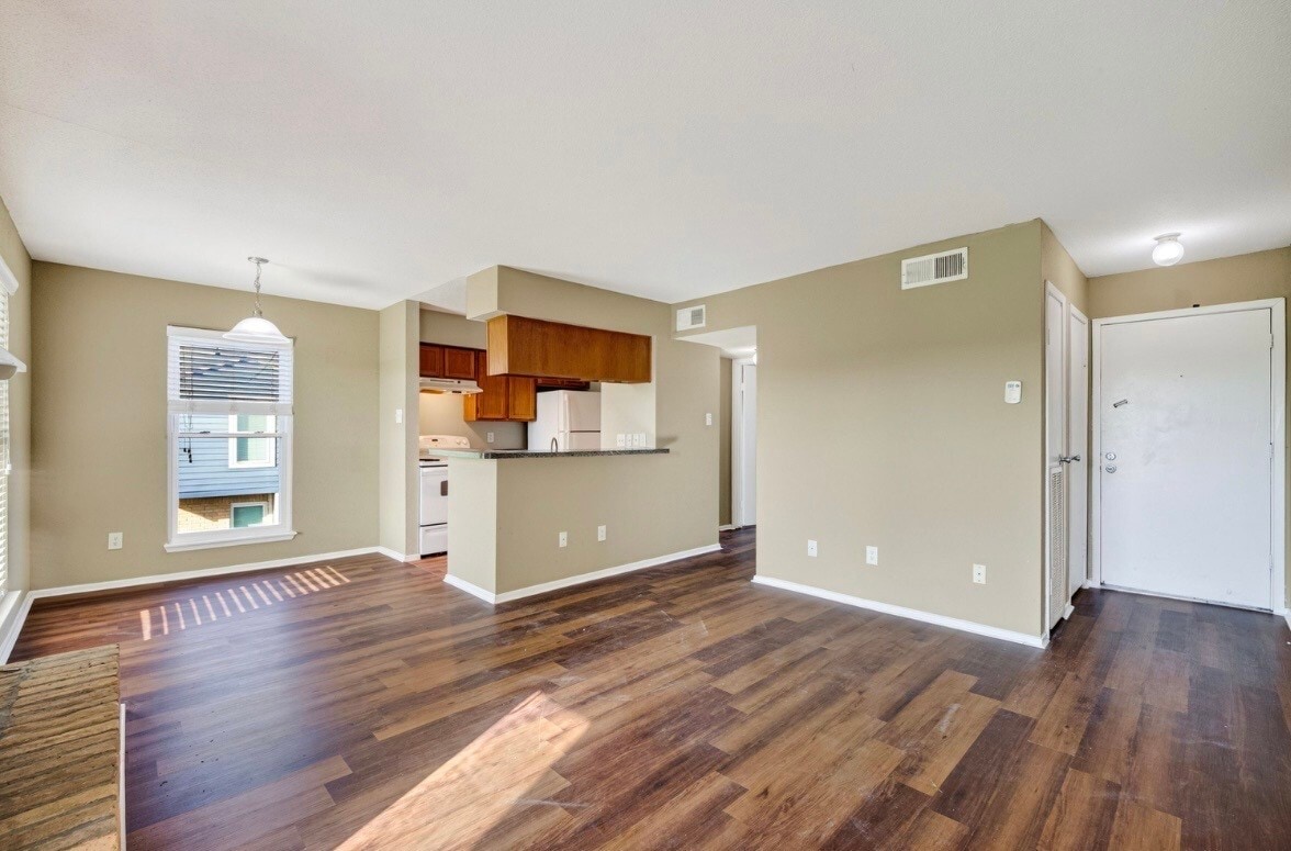 Building Photo - 18511 Egret Bay Blvd
