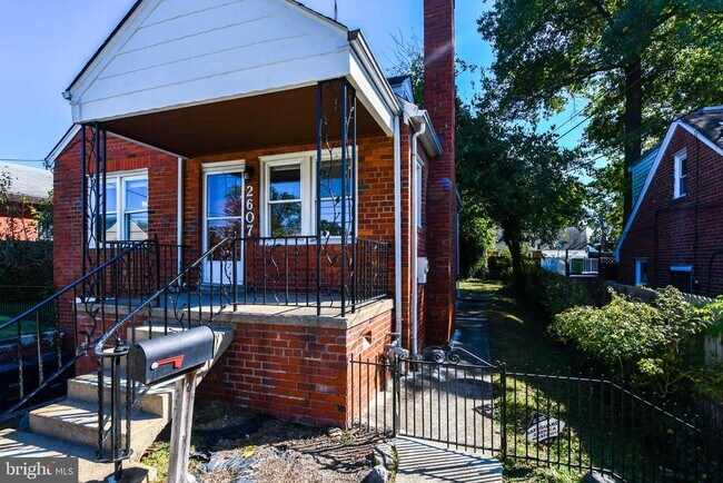 Foto del edificio - 2607 Fairlawn St
