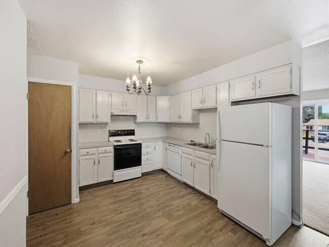 Building Photo - 1428 W 25th St