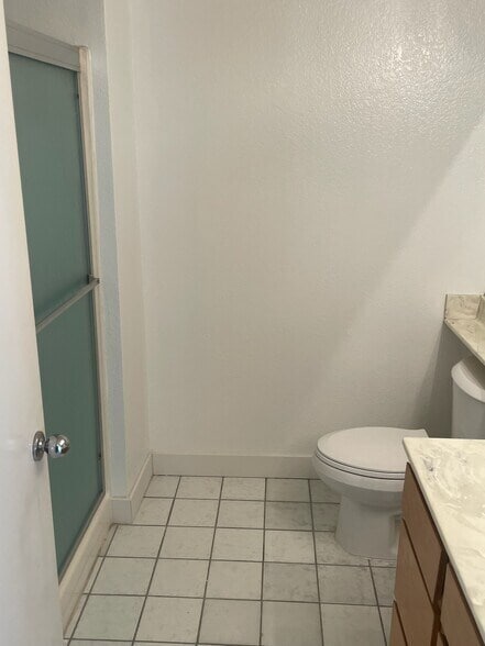 Building Photo - 308 N Kenwood St