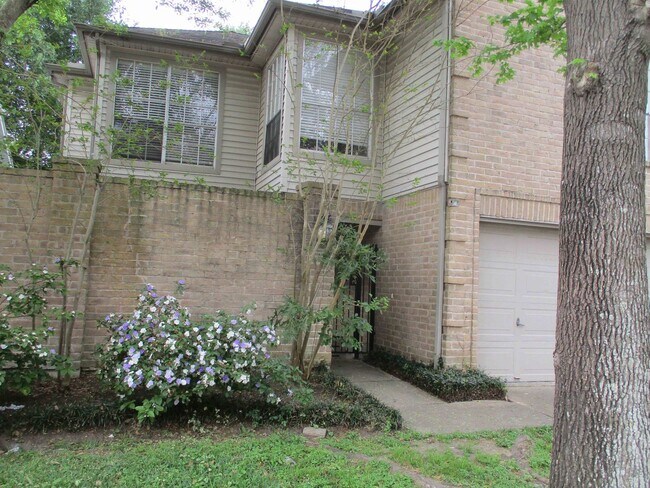 Foto del edificio - 16023 Hidden Acres Dr