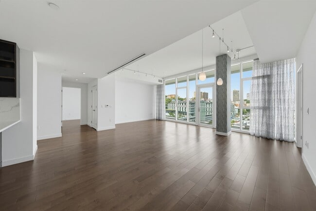 Building Photo - 800 Ave at Port Imperial