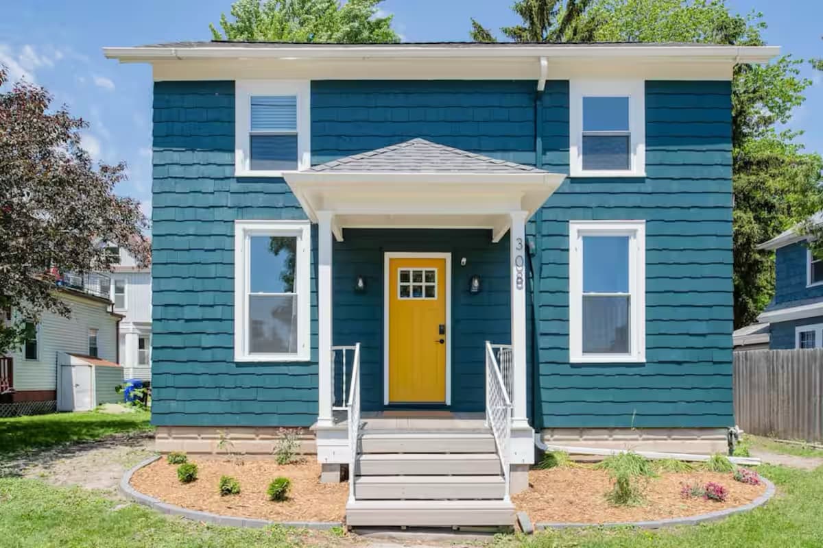 Primary Photo - 308 E Franklin St