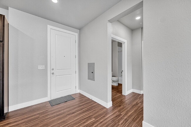 Building Photo - $1,975 - 2 Bed, 2 Bath Condo in Aurora wit...