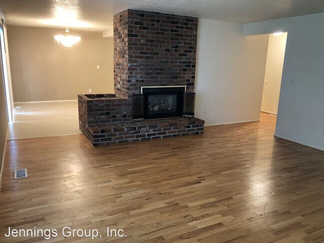 Foto del edificio - 3 br, 2 bath House - 780 Cornwall Ave