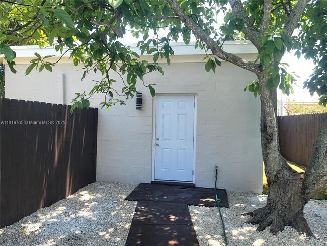Foto del edificio - 1720 NW 180th Terrace