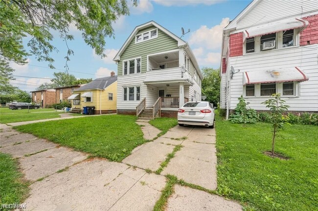 Building Photo - 2 br, 1 bath Duplex - 3035 West 116th Stre...