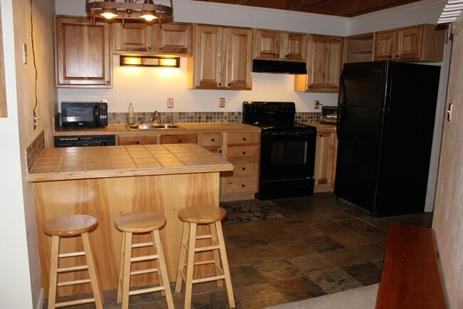 Building Photo - Quaint 1 Bedroom/1 Bath Unit in Wildernest-Wifi, Clubhouse Utilities included