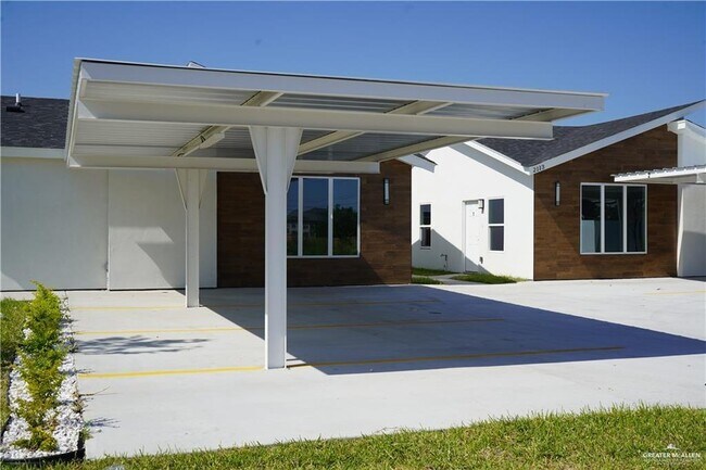Building Photo - 2113 E San Andrea St
