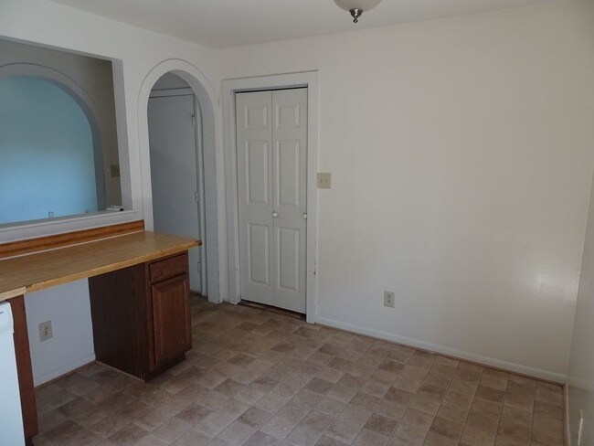 Building Photo - 3205 Barrington Dr