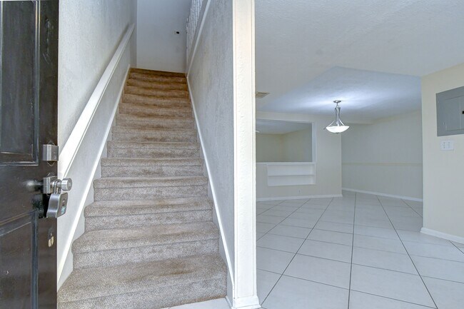 Building Photo - 230 Cypress Pl